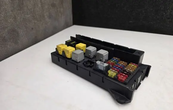 Mercedes-Benz Sprinter W906 Fuse module A9065454301 5B0UJ0107 0671572011
