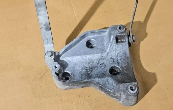 BMW X5 E70 A/C compressor mount bracket 7799863 59280110