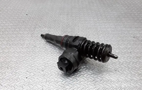 Volkswagen Sharan Fuel injector 038130073J