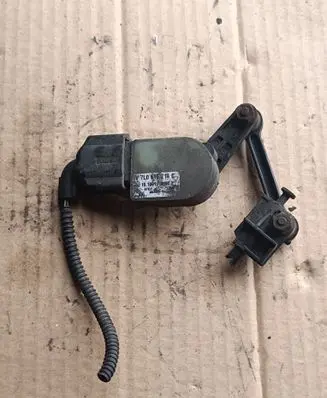 Headlight/headlamp level sensor