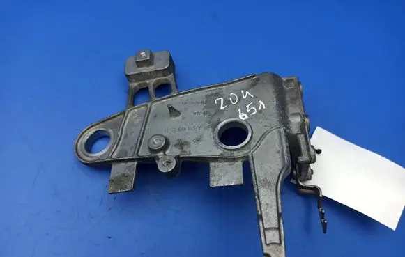 Mercedes-Benz C W204 Air filter cleaner box bracket assembly A6510902241 Q01 211550101