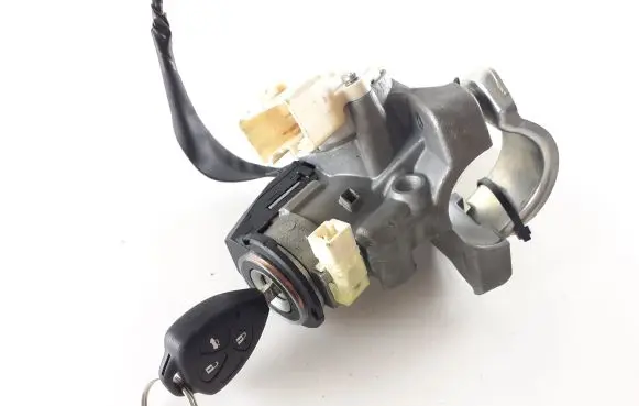 Toyota Avensis T270 Ignition lock 450200203