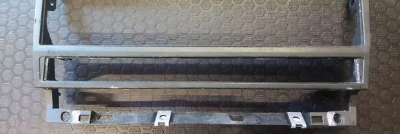 BMW 5 E39 Radio/GPS head unit trim 8247302