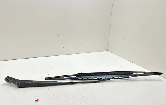Windshield/front glass wiper blade
