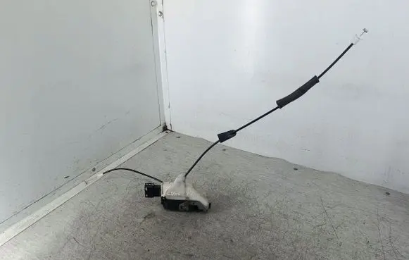 Peugeot 308 Front door lock PSA732074