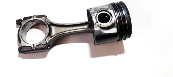 Toyota Avensis T250 Piston with connecting rod