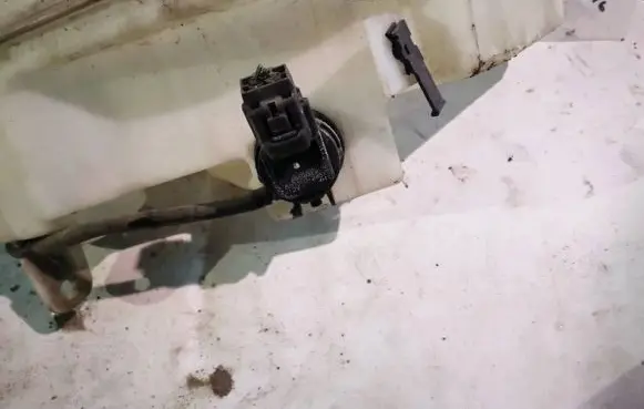 Mazda 5 Windscreen/windshield washer pump 8603102451 860310-2451