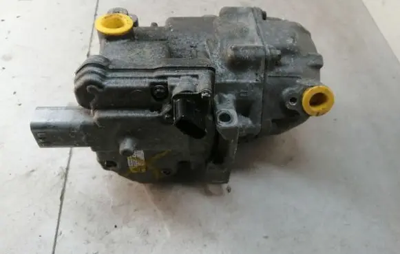 Toyota Prius (XW30) Air conditioning (A/C) compressor (pump) 0422000422 ES14C 03105