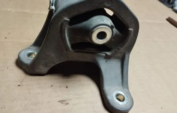 Honda Accord Engine mount bracket