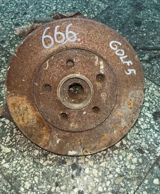 Volkswagen Golf V Front wheel hub