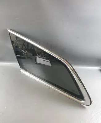 Volvo S90, V90 Rear side window 31385517
