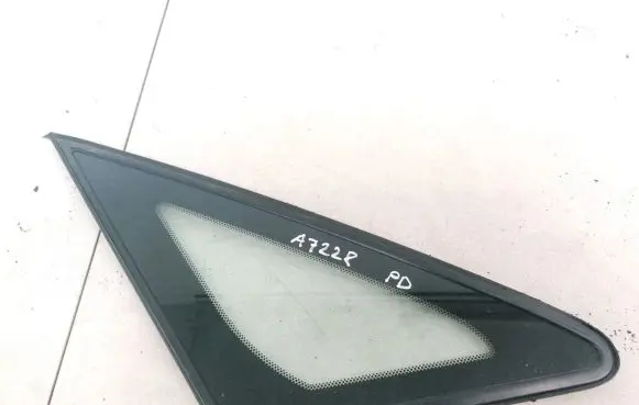 Toyota Avensis Verso Front triangle window/glass 