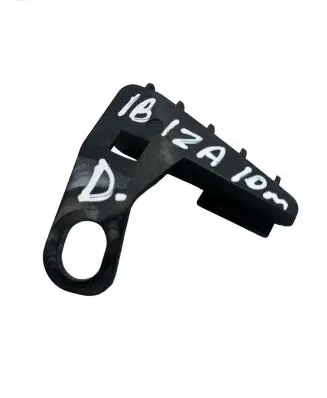Seat Ibiza IV (6J,6P) Fender mounting bracket 6J0821120A