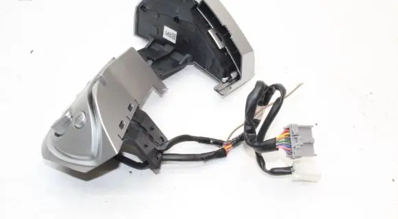 Nissan Leaf I (ZE0) Steering wheel buttons/switches 