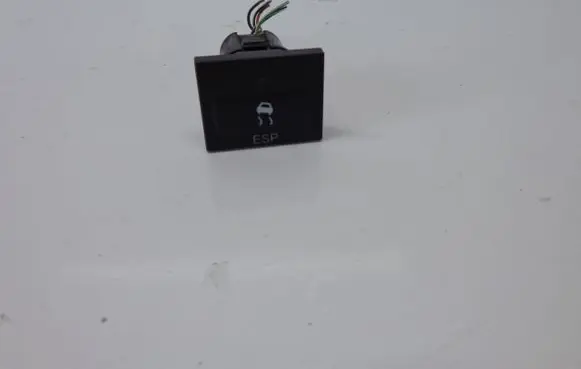 Ford Focus Tailgate/trunk/boot open switch 