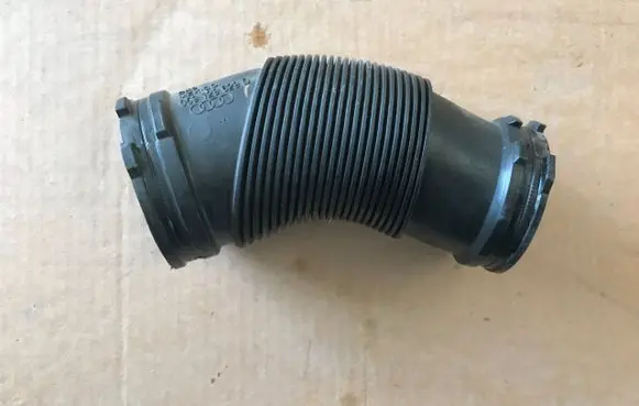 Audi Q5 SQ5 Turbo air intake inlet pipe/hose 059129629D