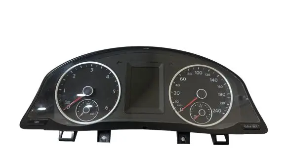 Volkswagen Tiguan Speedometer (instrument cluster) 5N0920871B VD104828 0973920891