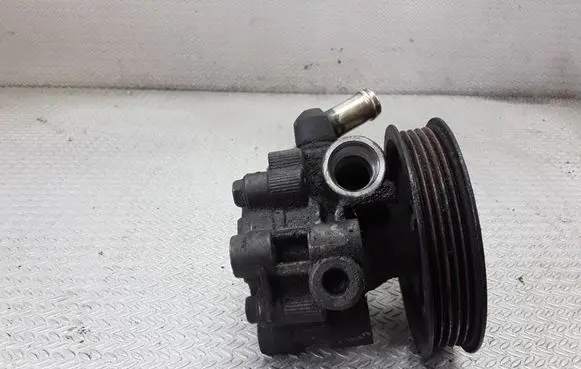 Toyota Avensis T220 Power steering pump
