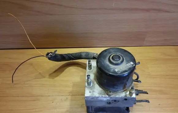 Ford Galaxy ABS Pump 7M0614111AE