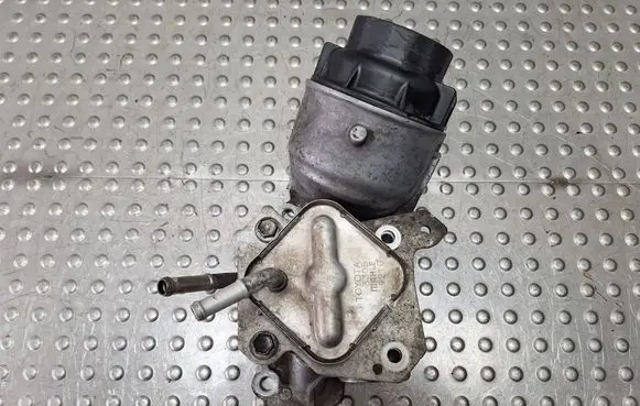 Toyota Yaris Oil filter mounting bracket 