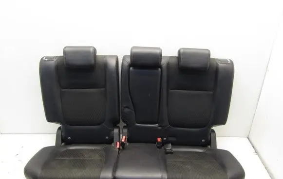 Mitsubishi Outlander Second row seats 082427