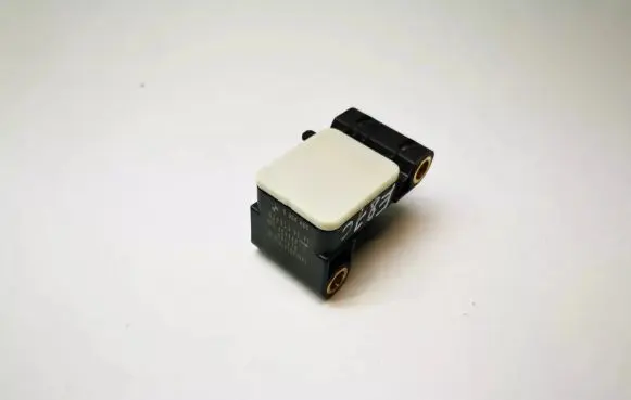 BMW 1 E82 E88 Airbag deployment crash/impact sensor 6956485