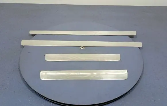 Foot area side trim