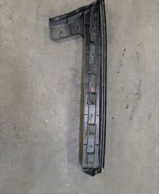 Rear bumper mounting bracket