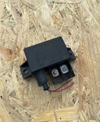 Mercedes-Benz E W211 Charging relay A0025426419