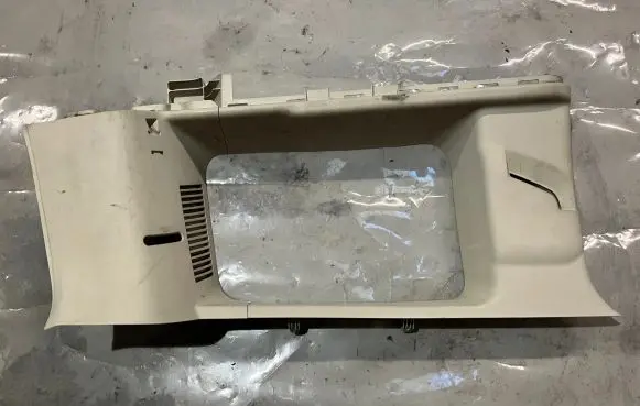 (D)pillar trim (top)