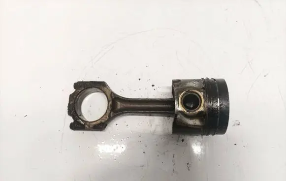 Volkswagen PASSAT B5.5 Piston with connecting rod