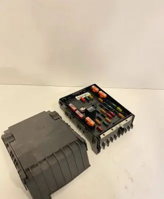 Volkswagen PASSAT B7 Fuse module 3C0937125A