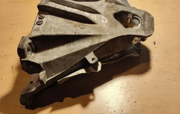 BMW X6 E71 Engine mounting bracket 6790022 58091210 580912