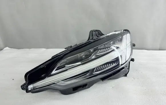 Volvo V60 Headlight/headlamp 32404685