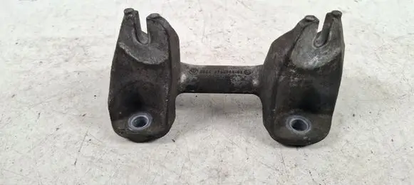 BMW 1 E81 E87 Gearbox mounting bracket 6760303