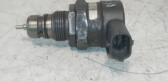 Renault Laguna III Fuel pressure regulator H8200610770 0281002800