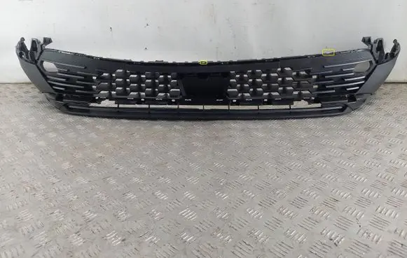 Front bumper lip
