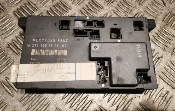 Mercedes-Benz E W211 Door control unit/module 2118207526