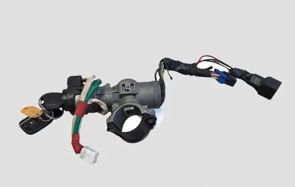 KIA Carens II Ignition lock