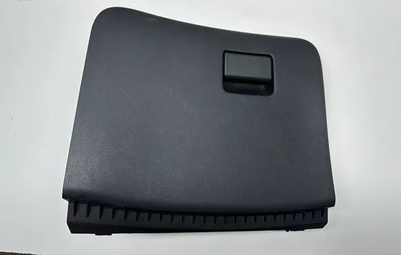 Nissan Juke I F15 Glove box