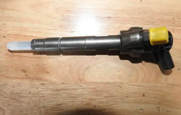 BMW 3 F30 F35 F31 Fuel injector 0445110382