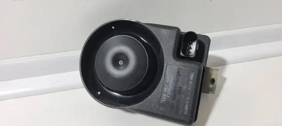 Audi A6 S6 C6 4F Alarm system siren 1K0951605C