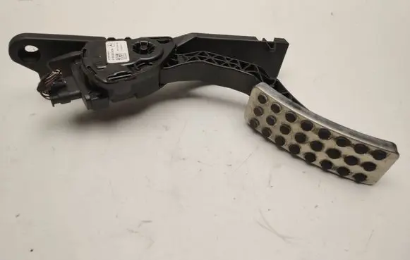 Mercedes-Benz ML W166 Accelerator throttle pedal A1663000404