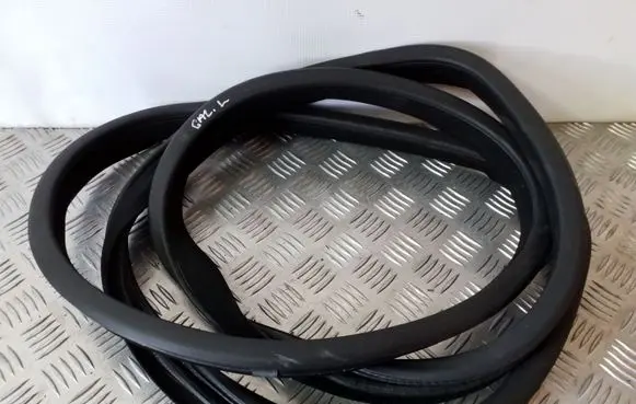 Mercedes-Benz R W251 Rear door rubber seal (on body) 