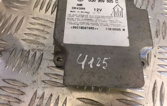 Volkswagen PASSAT B5.5 Airbag control unit/module 6Q0909605C 4125