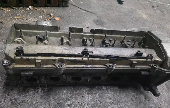 BMW 3 E36 Engine head 1720901