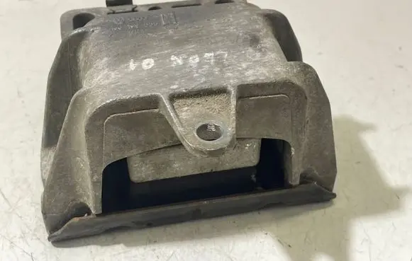 Seat Leon (1M) Engine mount bracket 1j0199555