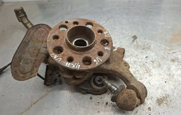 Mercedes-Benz E W211 Front wheel hub 2110302