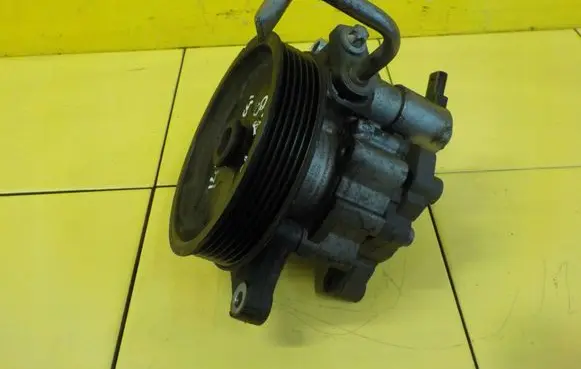Mercedes-Benz C W204 Power steering pump A0064667501