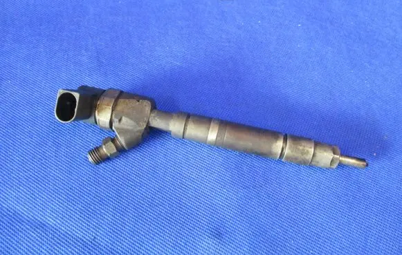 Jeep Grand Cherokee Fuel injector A6120700587